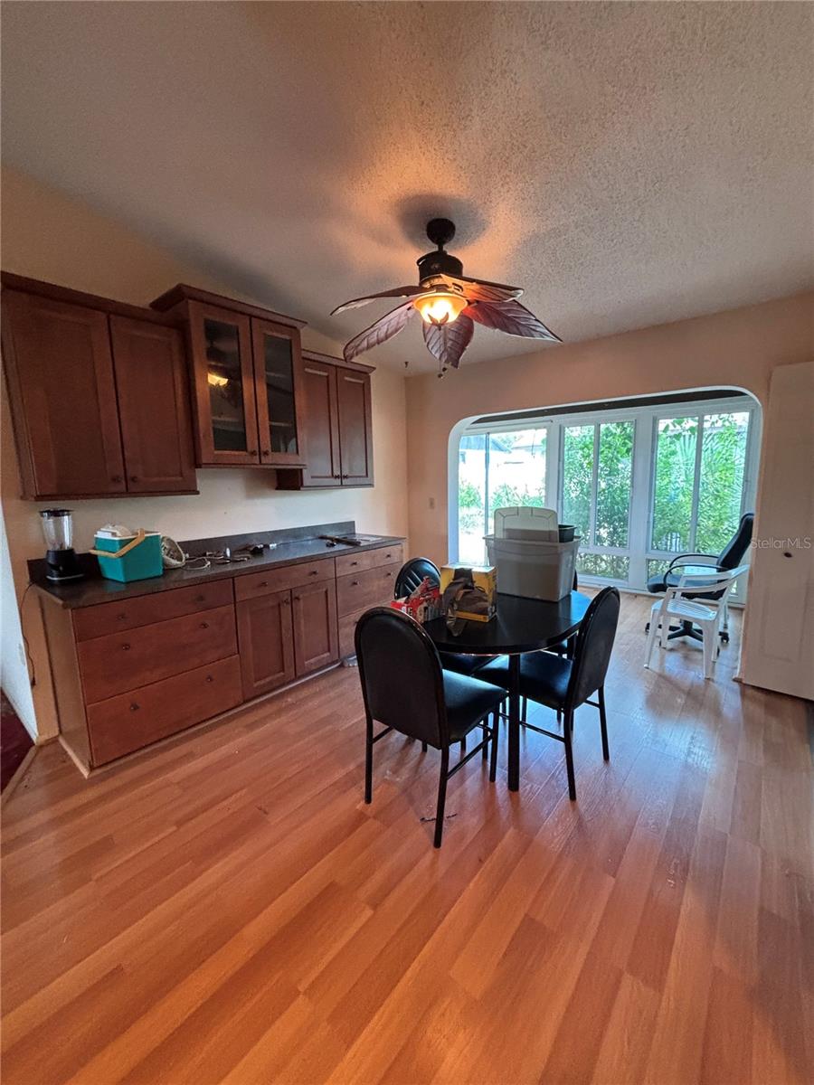 Image 12 of 63 For 7712 Willow Park Drive