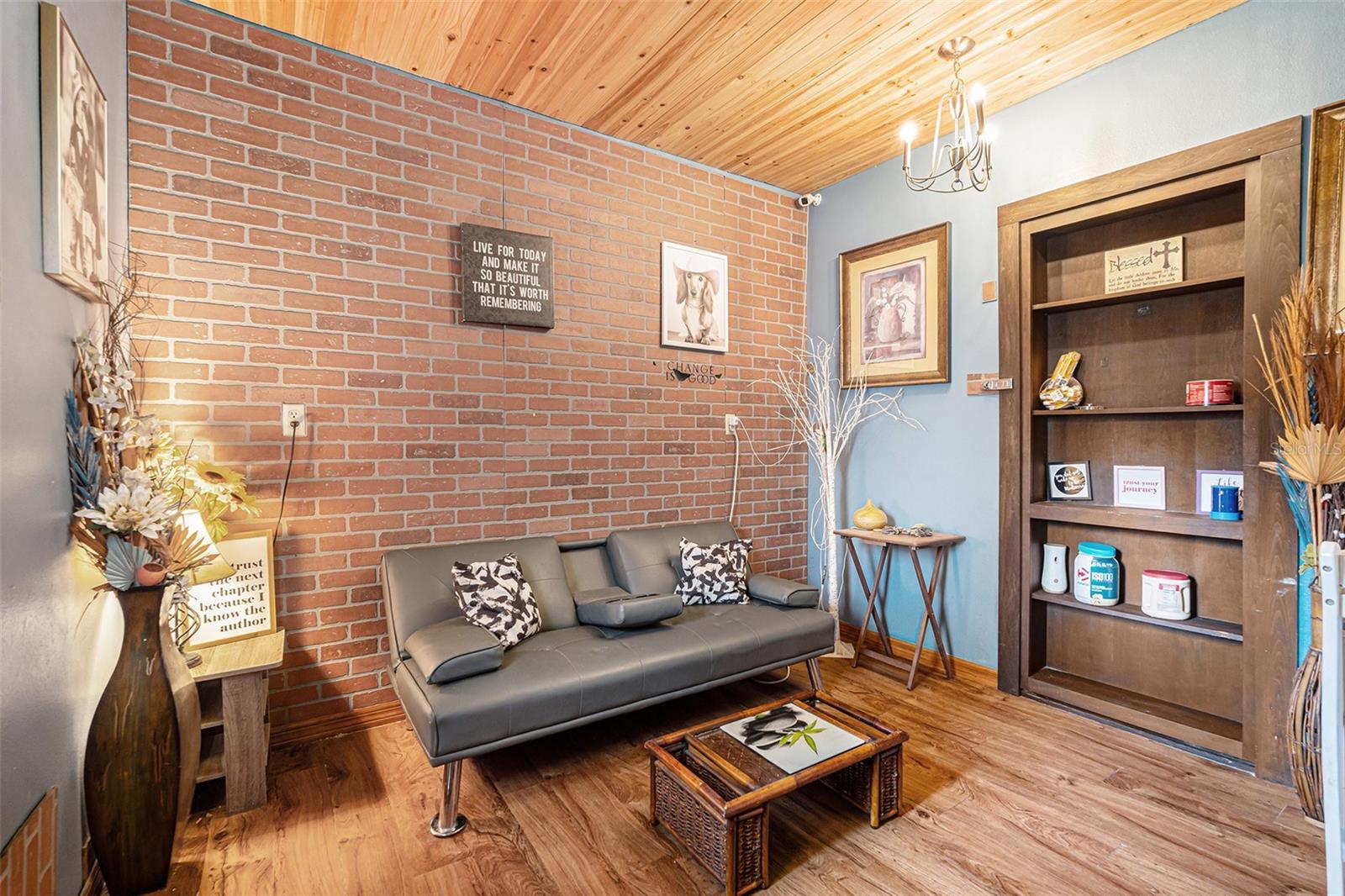 Image 14 of 33 For 8212 Delaware Drive