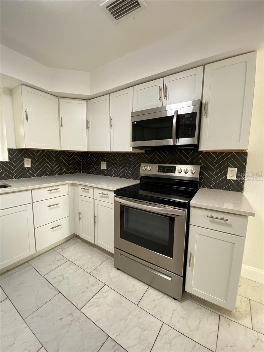 Image 17 of 43 For 2400 13th Avenue S