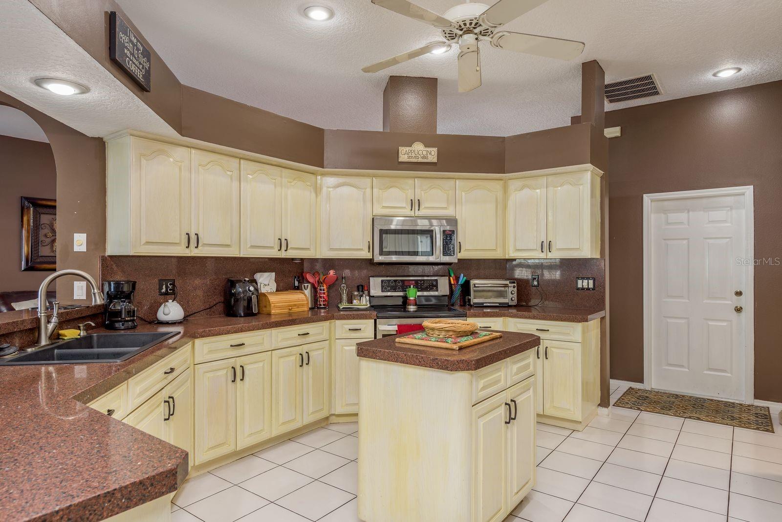 Image 11 of 40 For 3206 Enisgrove Drive E