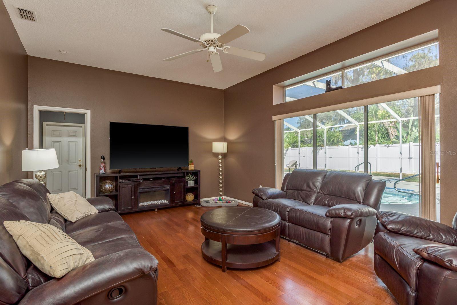 Image 7 of 40 For 3206 Enisgrove Drive E