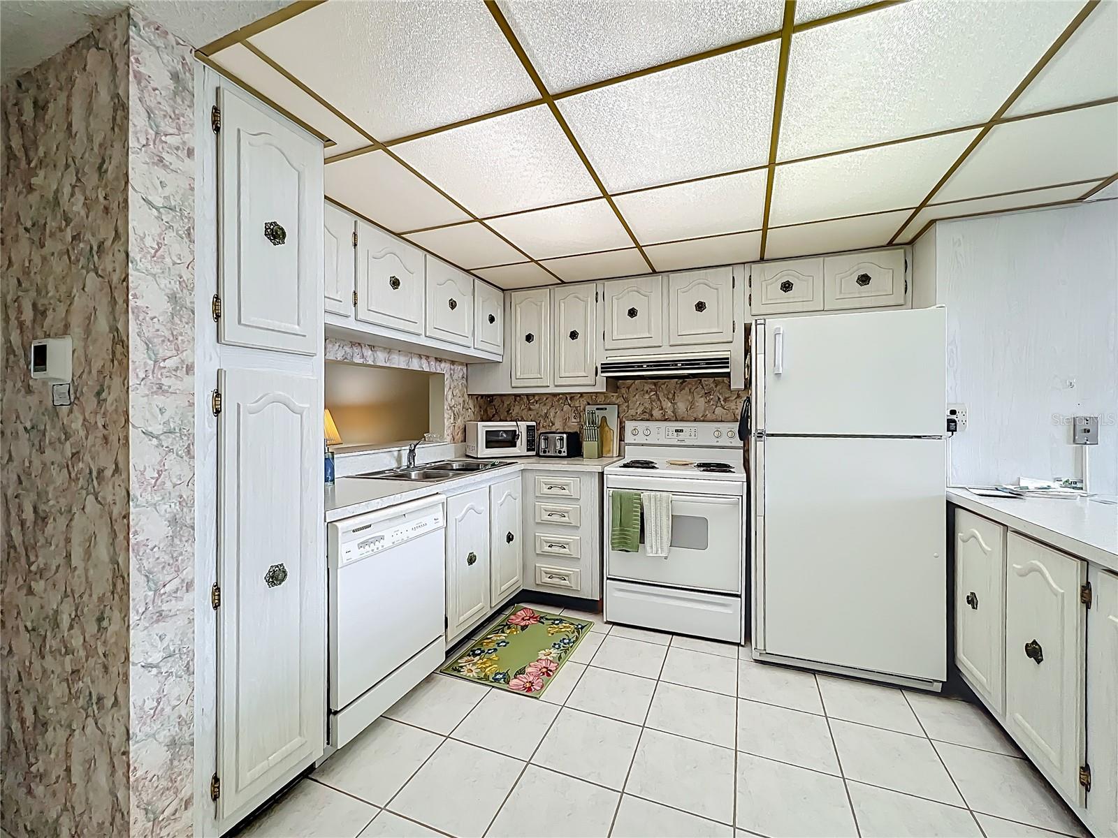 Image 16 of 47 For 17580 Gulf Boulevard 219