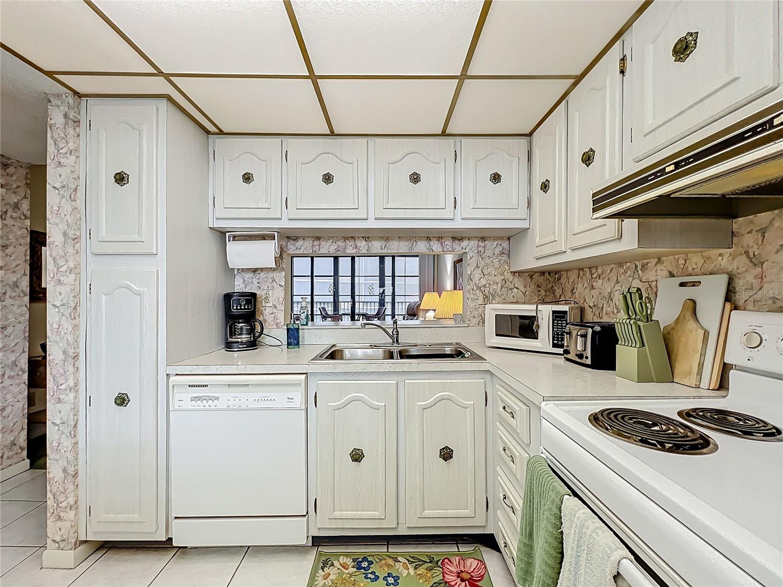 Image 17 of 47 For 17580 Gulf Boulevard 219