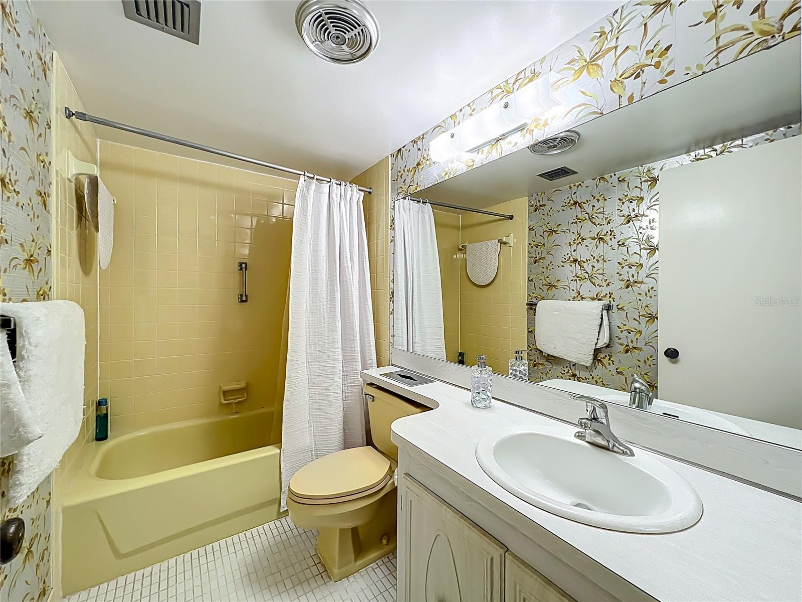 Image 27 of 47 For 17580 Gulf Boulevard 219