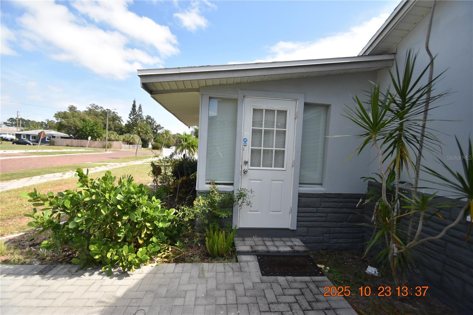 Image 6 of 29 For 4520 Burlington Avenue N Front