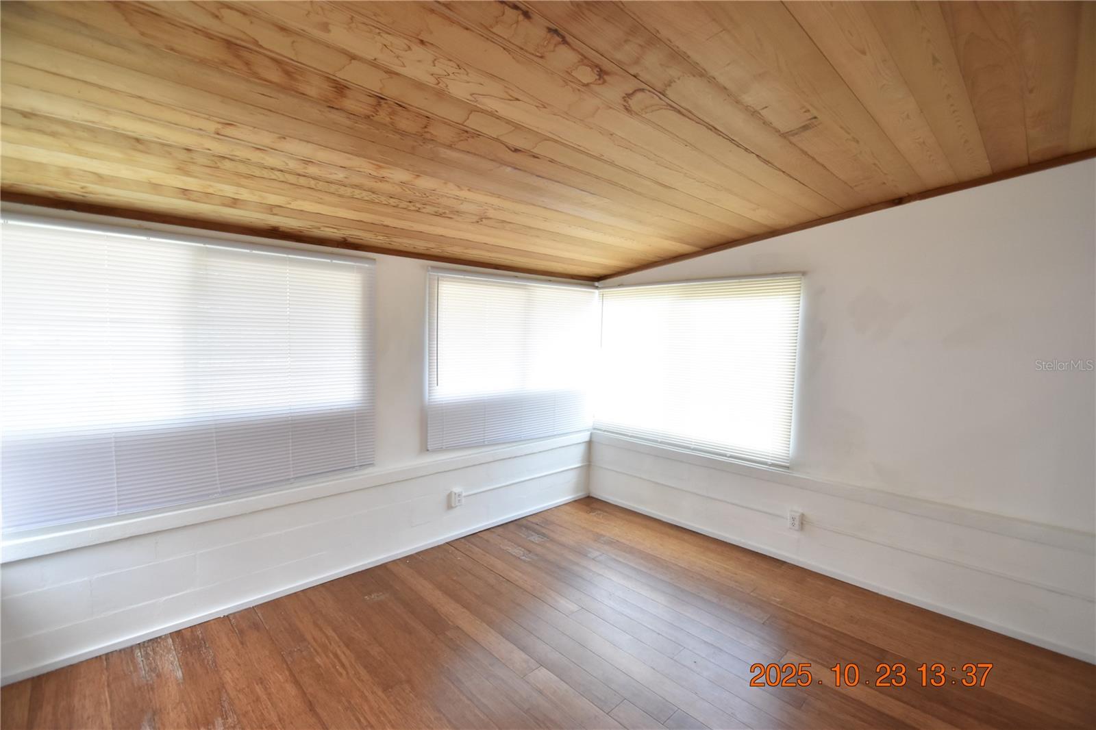 Image 7 of 29 For 4520 Burlington Avenue N Front