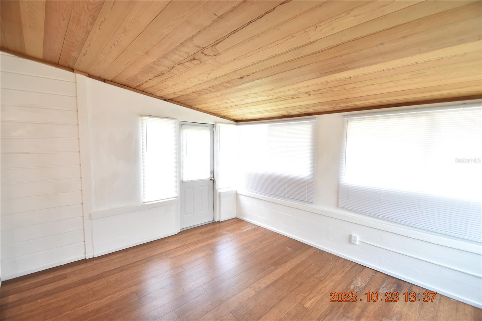 Image 8 of 29 For 4520 Burlington Avenue N Front