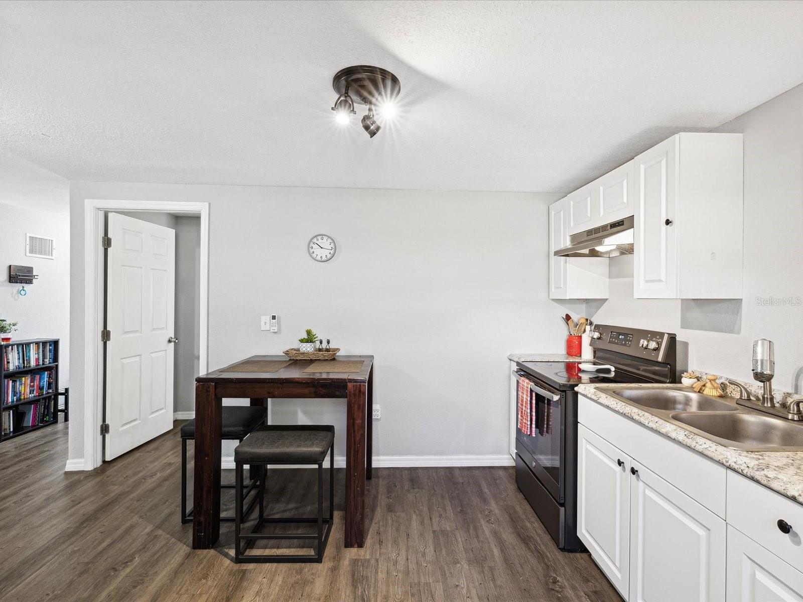 Image 48 of 54 For 3323 Walnut Street