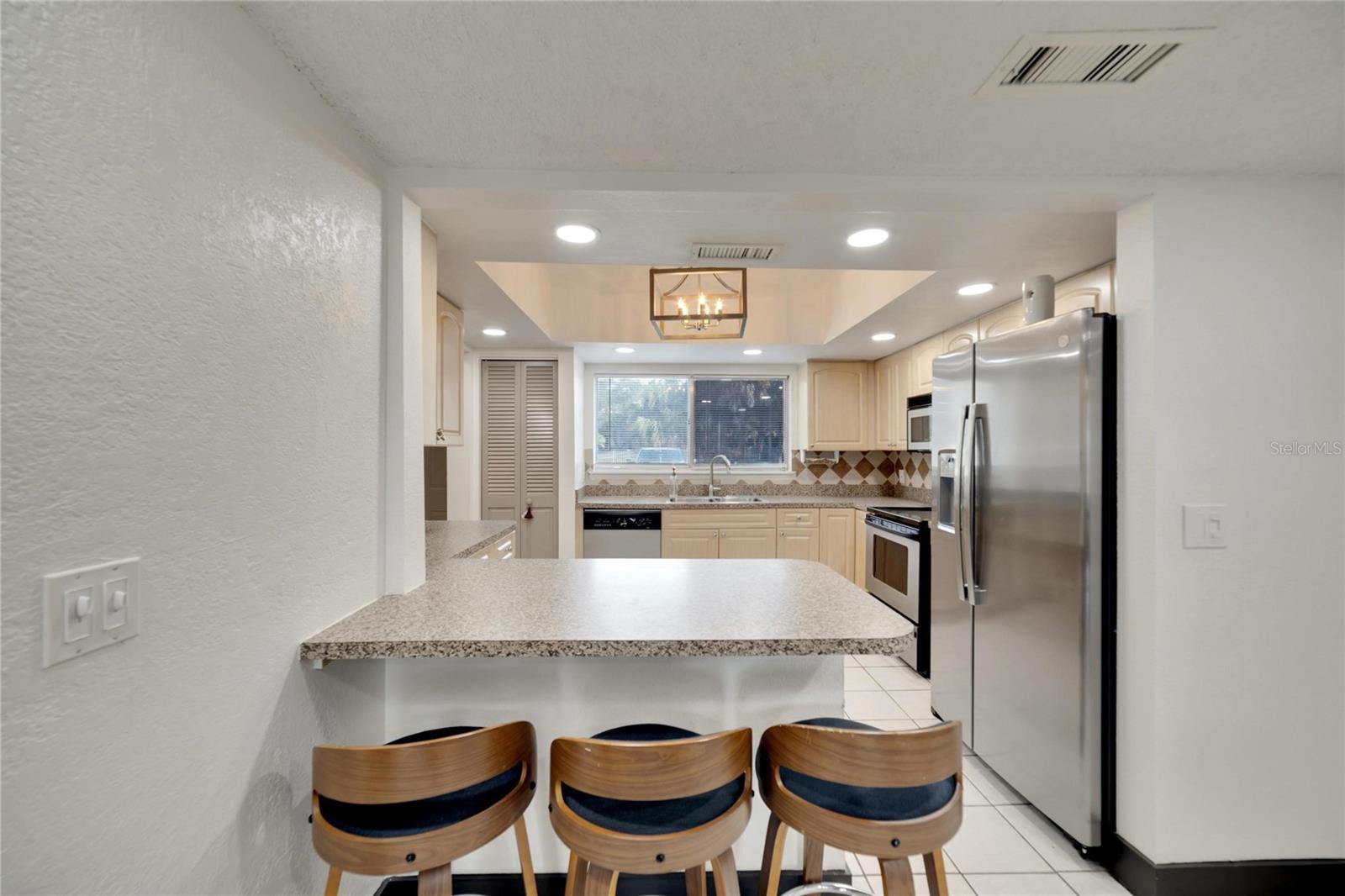 Image 11 of 75 For 6301 Newtown Circle 1a4