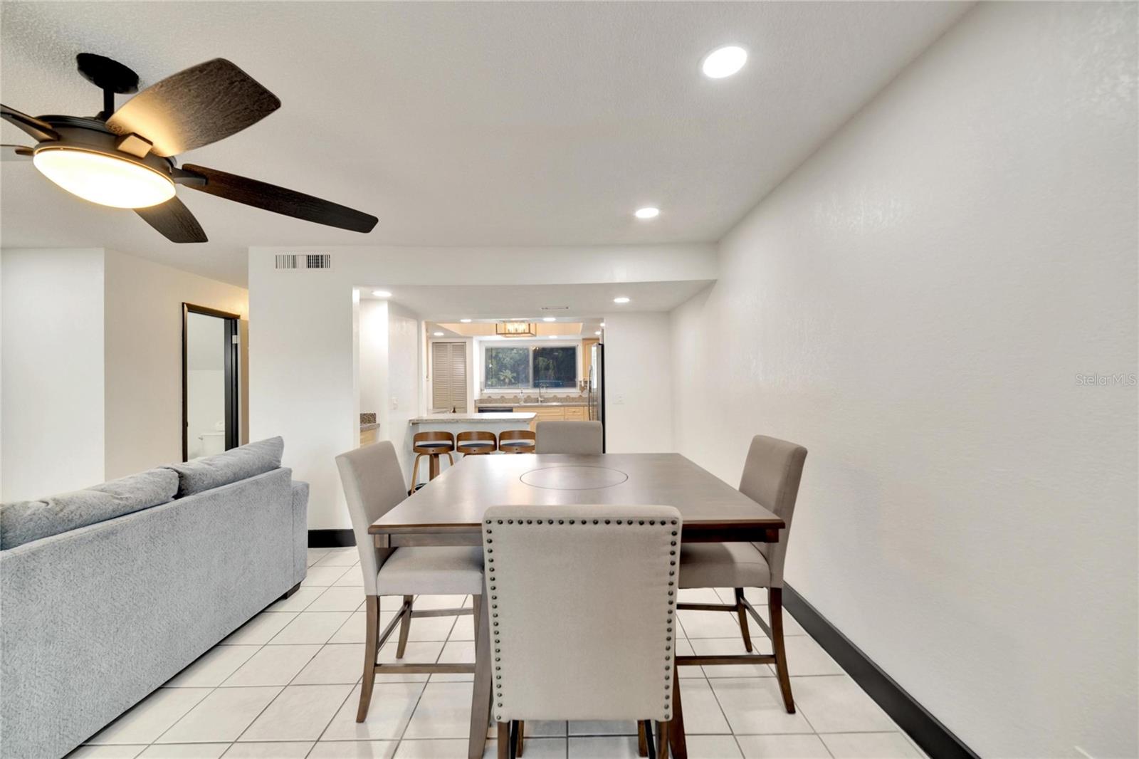 Image 18 of 75 For 6301 Newtown Circle 1a4