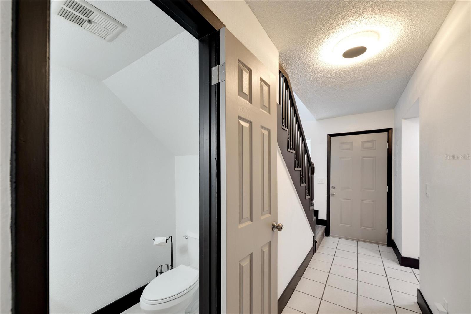 Image 26 of 75 For 6301 Newtown Circle 1a4