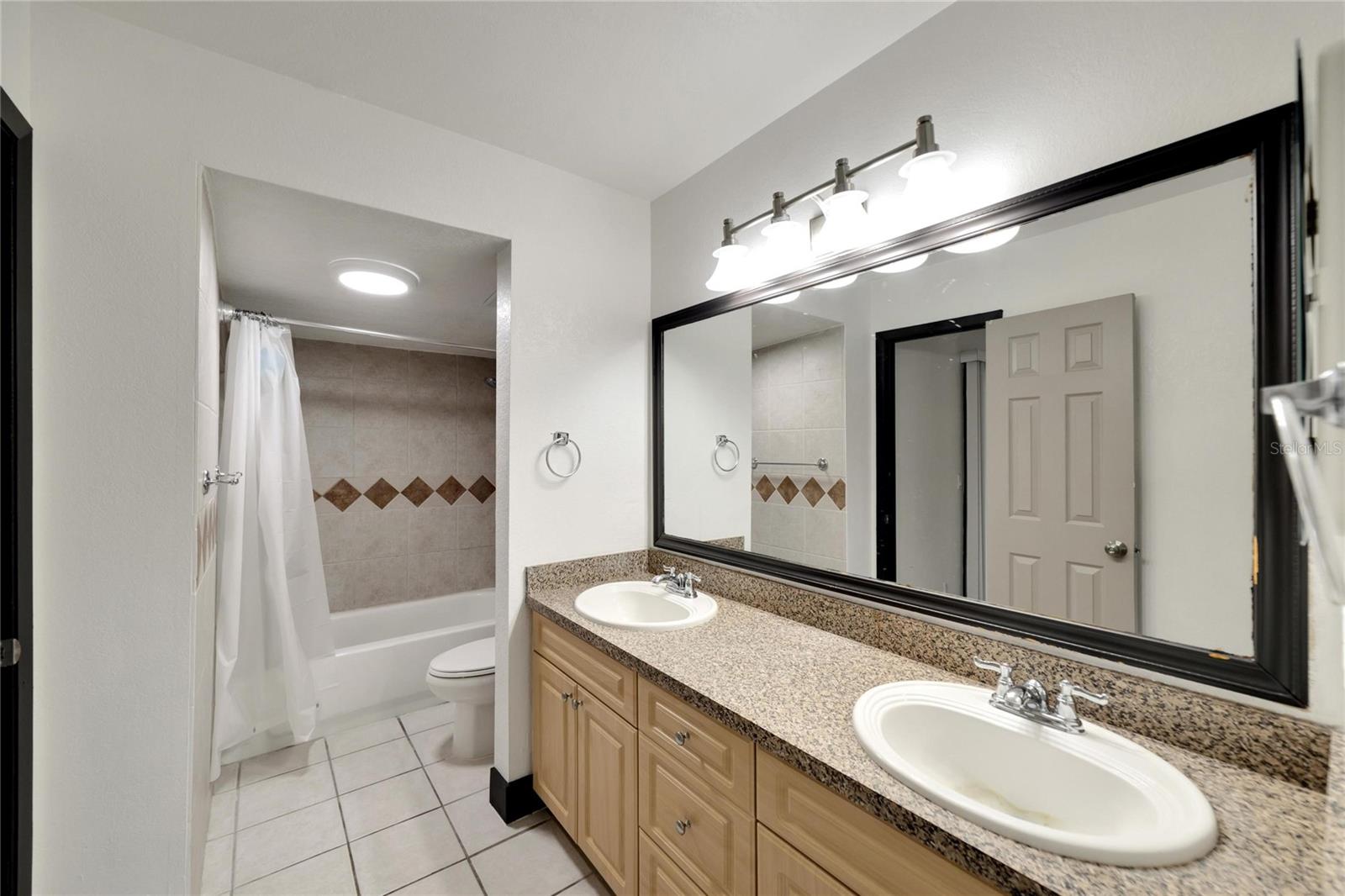 Image 41 of 75 For 6301 Newtown Circle 1a4