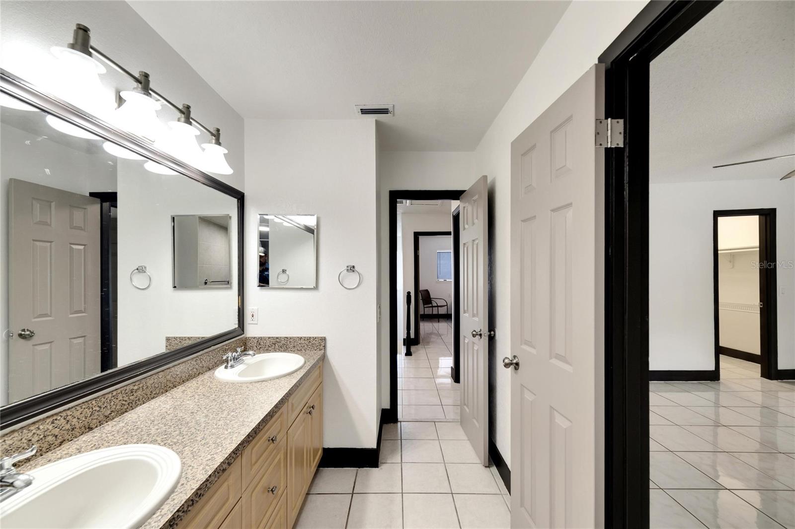 Image 42 of 75 For 6301 Newtown Circle 1a4