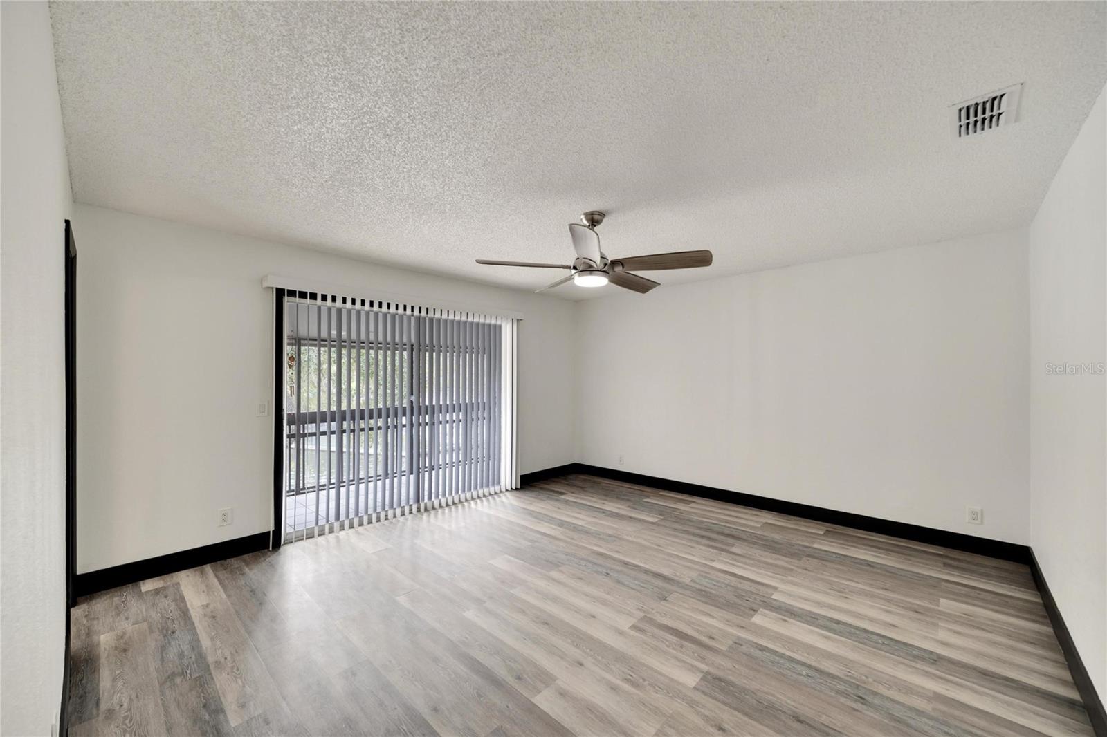 Image 49 of 75 For 6301 Newtown Circle 1a4