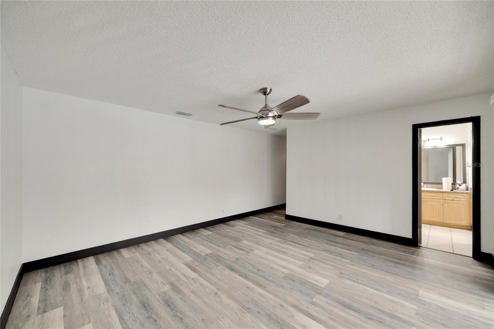 Image 50 of 75 For 6301 Newtown Circle 1a4