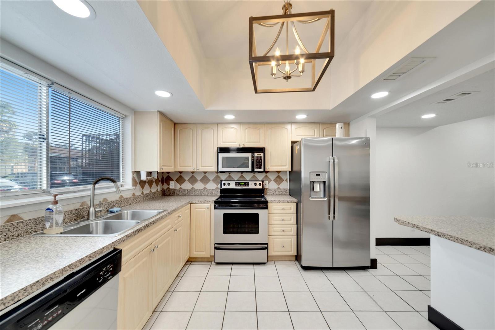 Image 7 of 75 For 6301 Newtown Circle 1a4