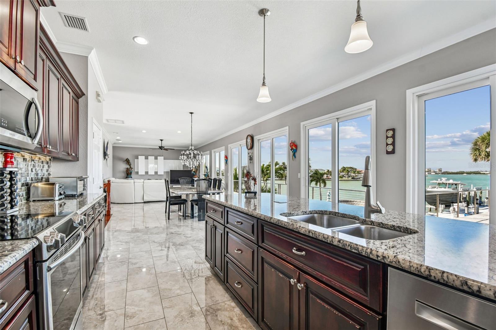 Image 27 of 100 For 582 Johns Pass Avenue