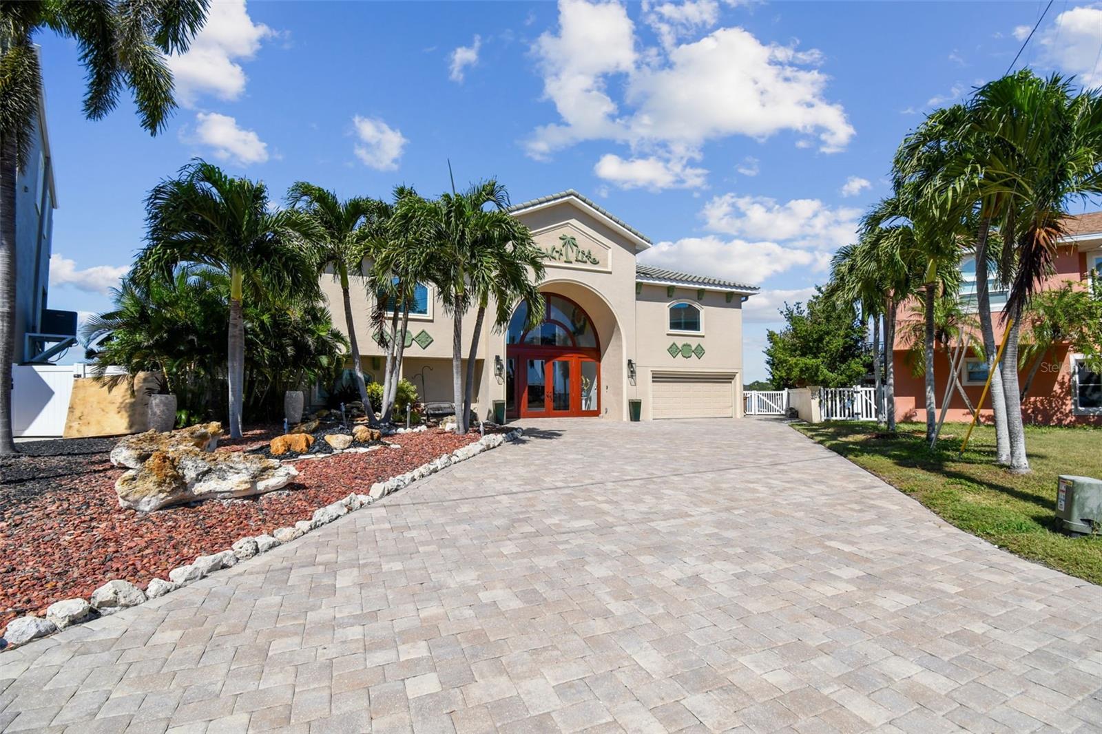 Image 3 of 100 For 582 Johns Pass Avenue