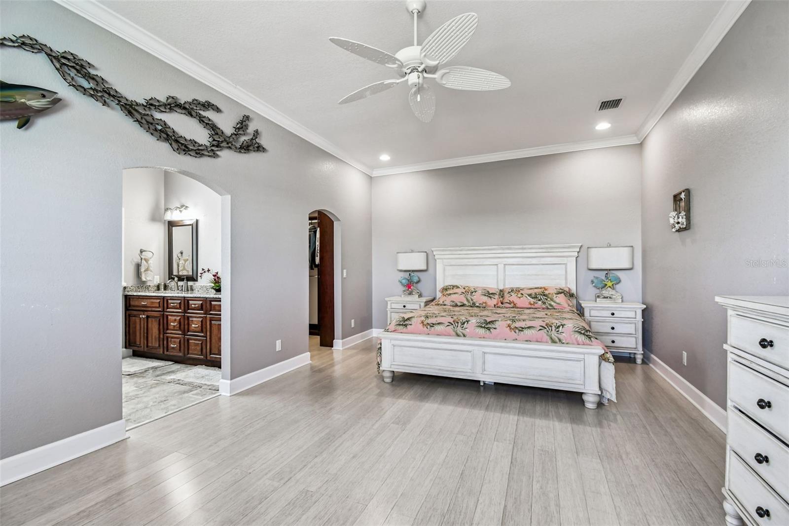 Image 47 of 100 For 582 Johns Pass Avenue