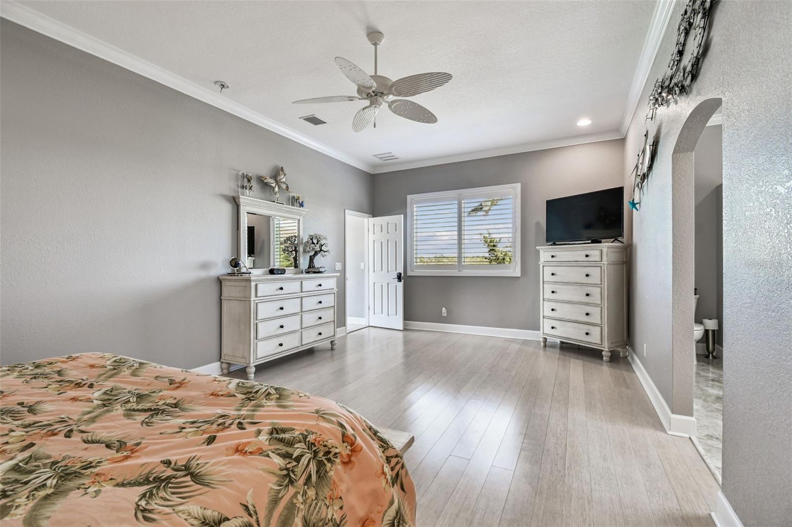 Image 49 of 100 For 582 Johns Pass Avenue