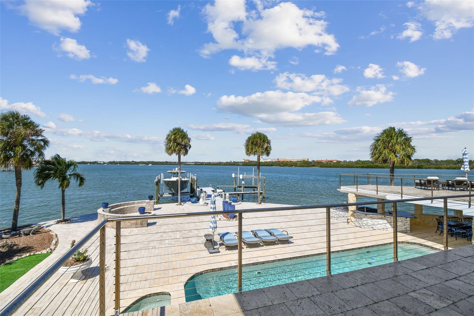 Image 5 of 100 For 582 Johns Pass Avenue