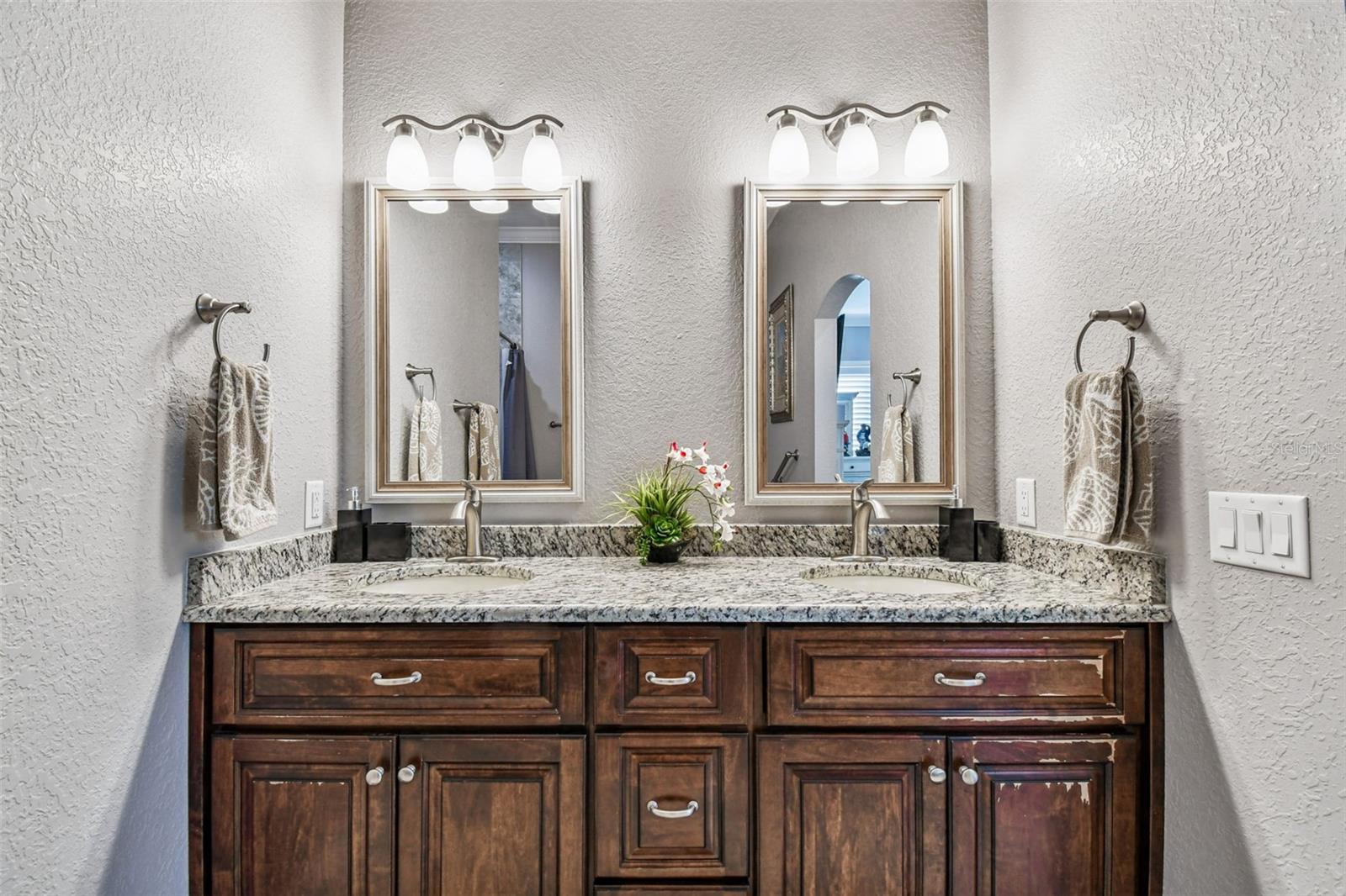 Image 68 of 100 For 582 Johns Pass Avenue