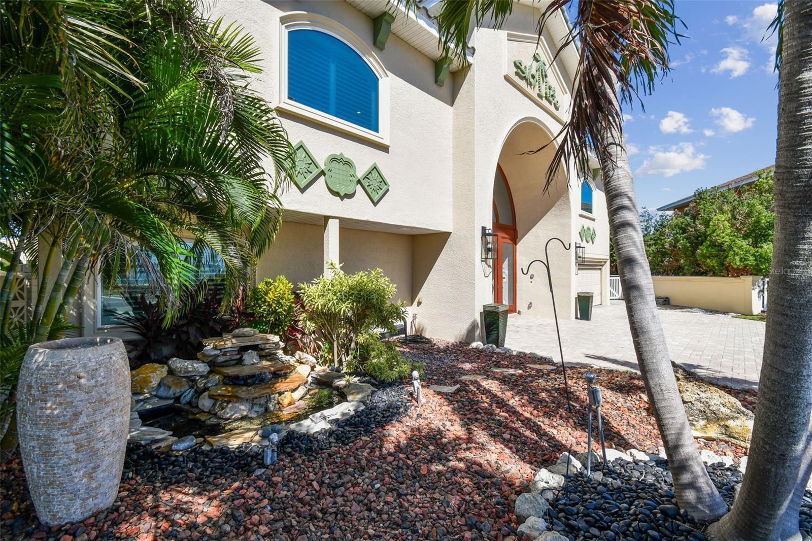 Image 9 of 100 For 582 Johns Pass Avenue