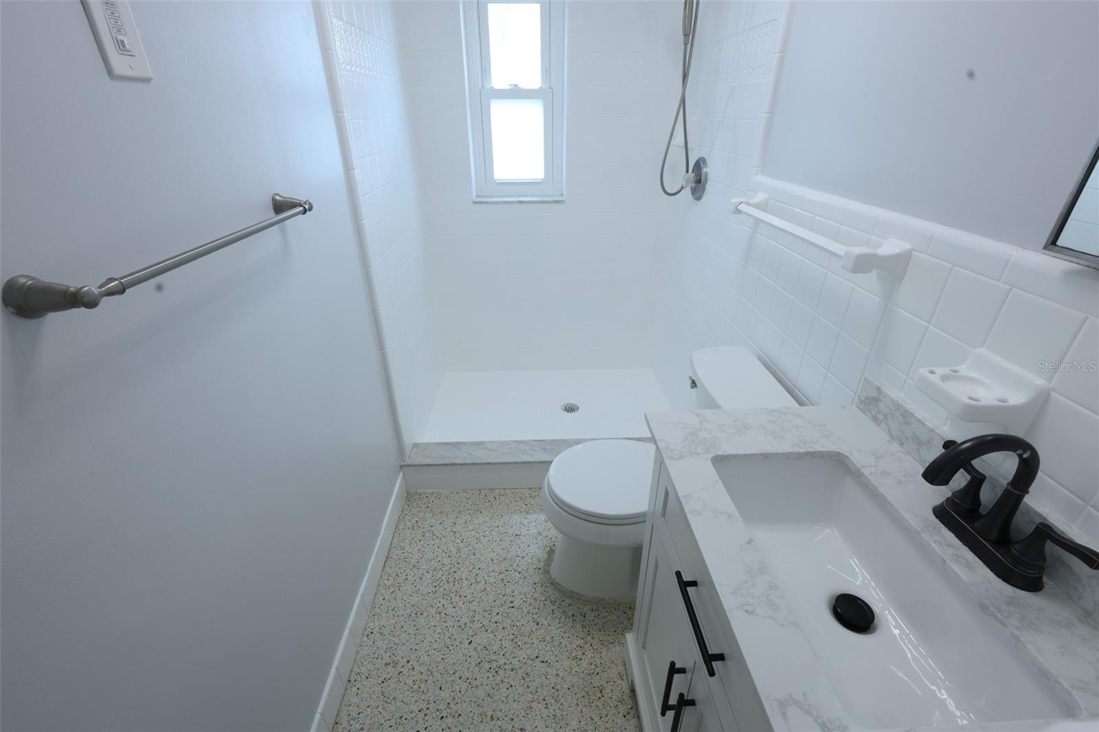 Image 14 of 21 For 1040 Charles Street