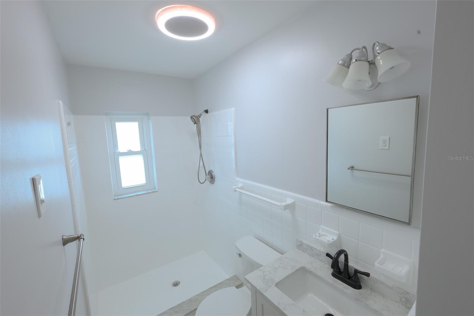 Image 15 of 21 For 1040 Charles Street