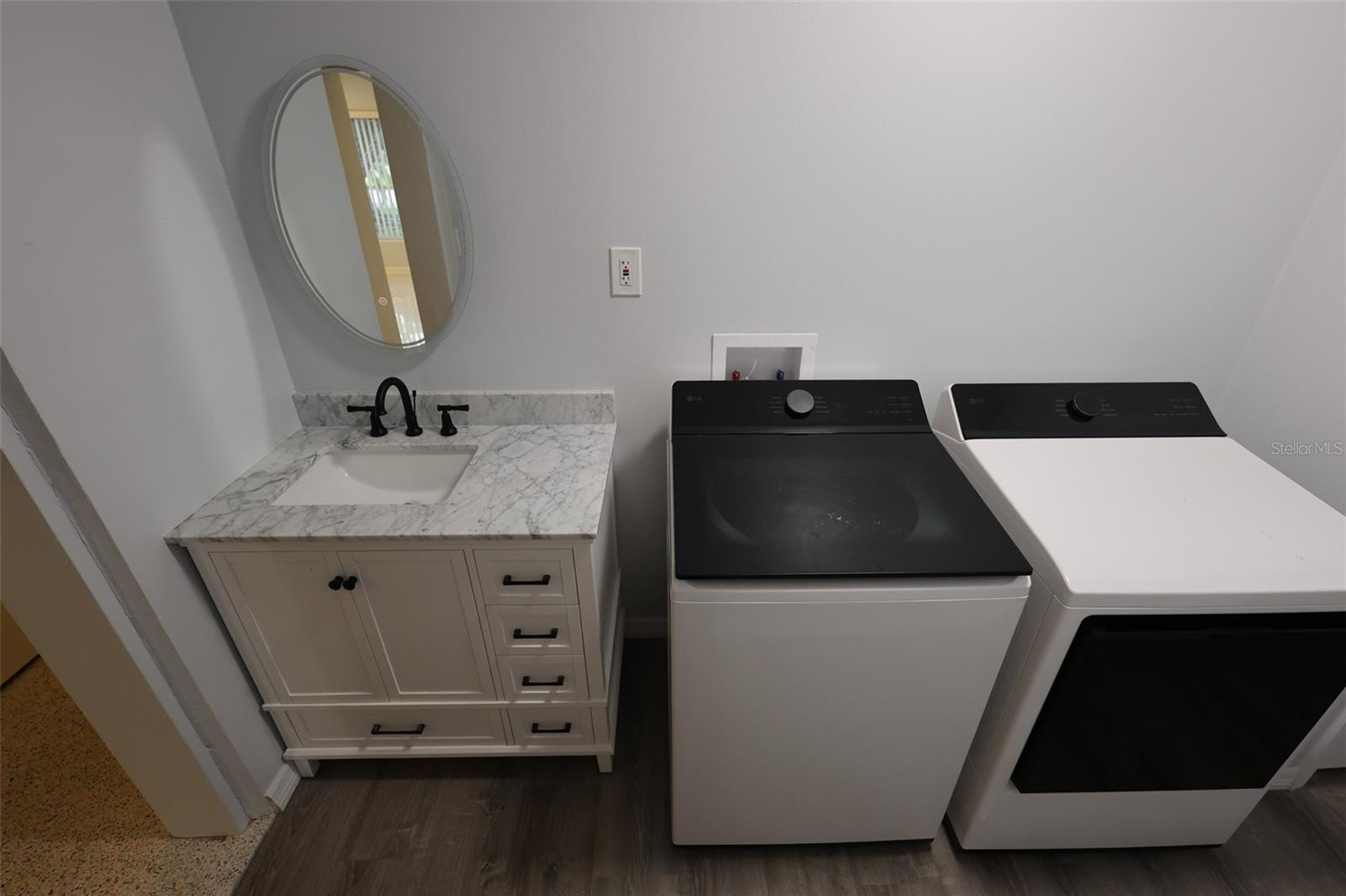 Image 16 of 21 For 1040 Charles Street