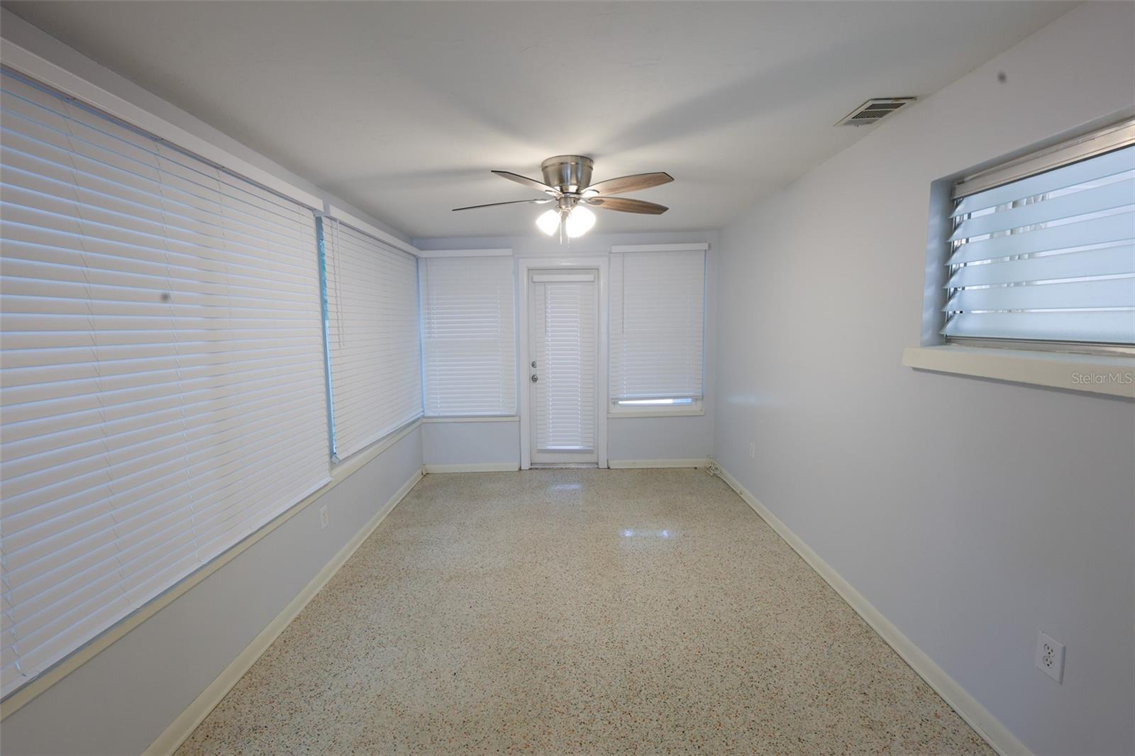 Image 19 of 21 For 1040 Charles Street