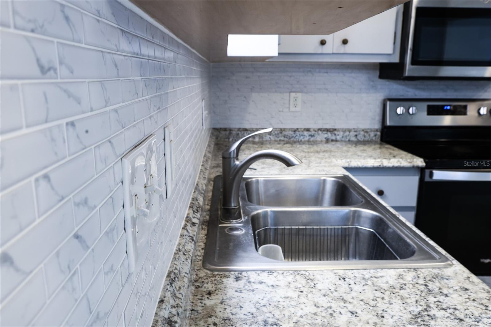 Image 3 of 21 For 1040 Charles Street