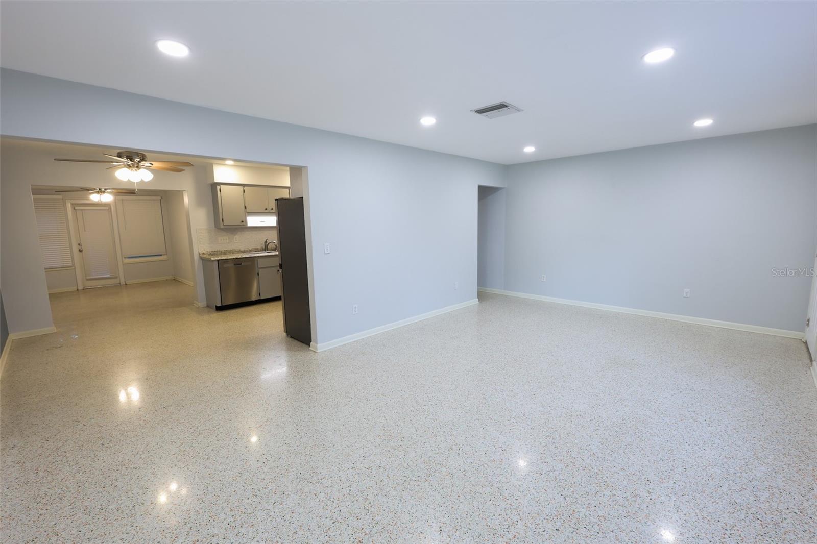 Image 4 of 21 For 1040 Charles Street