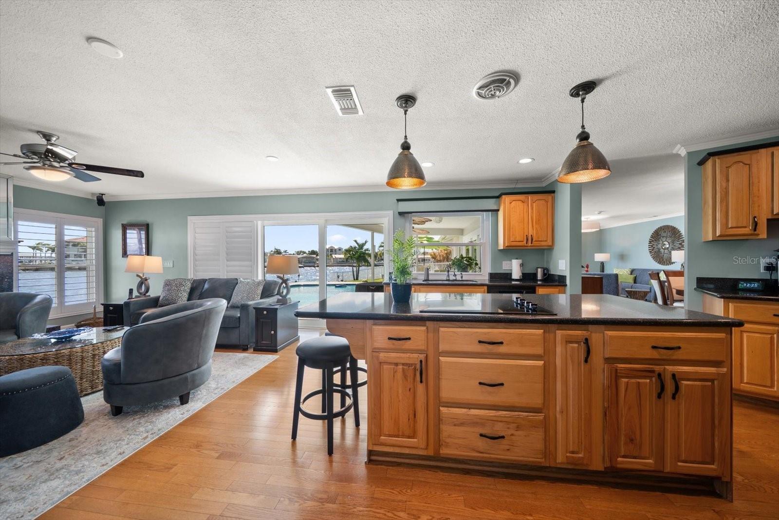 Image 11 of 30 For 615 Harbor Island