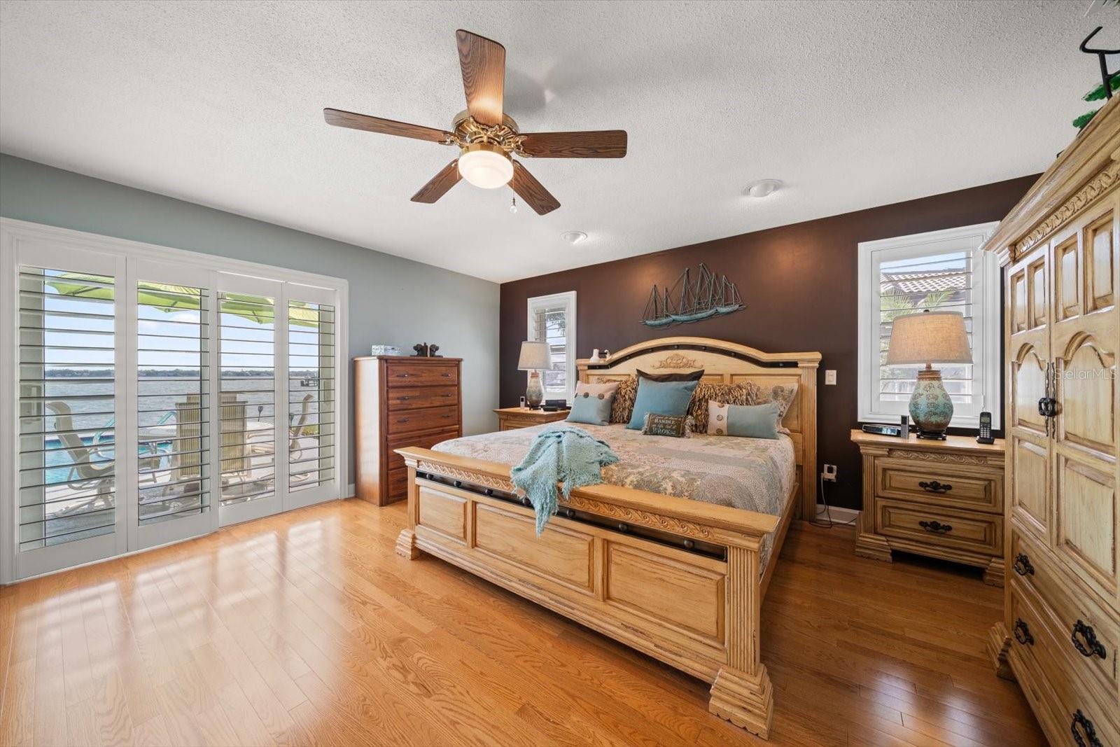 Image 15 of 30 For 615 Harbor Island