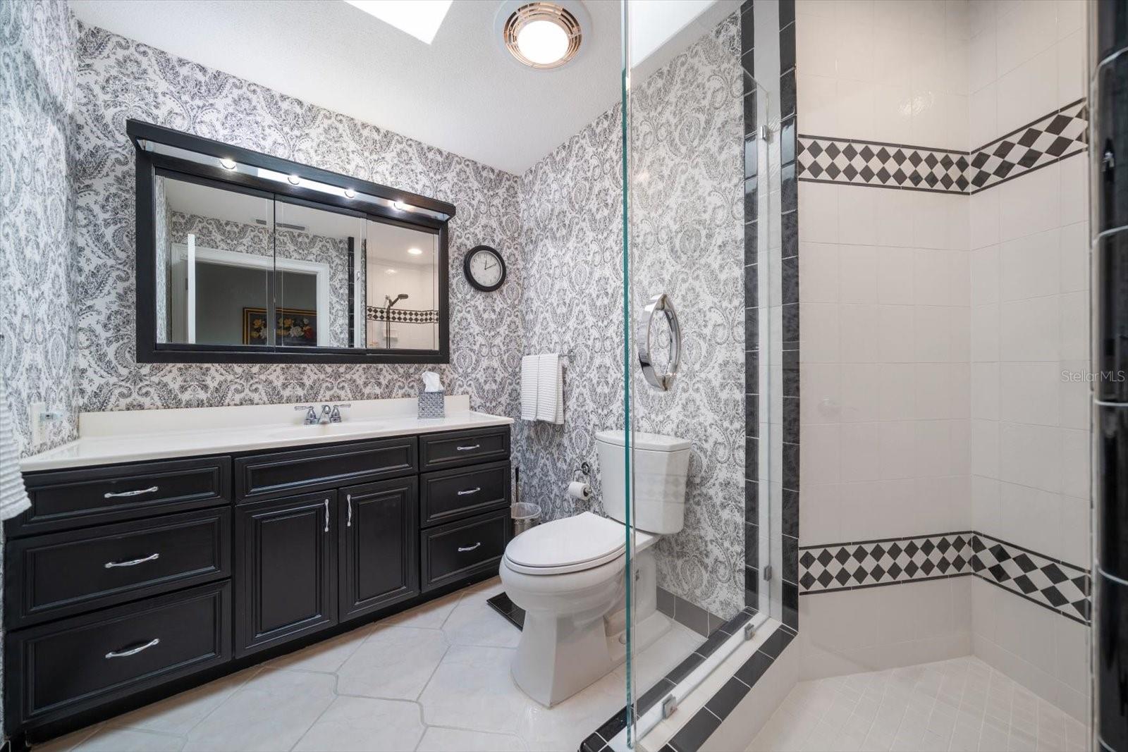 Image 18 of 30 For 615 Harbor Island