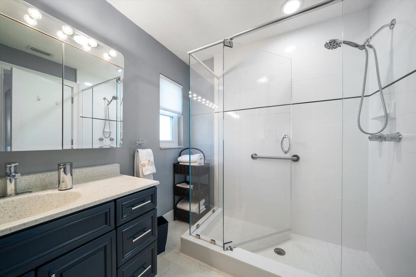 Image 20 of 30 For 615 Harbor Island