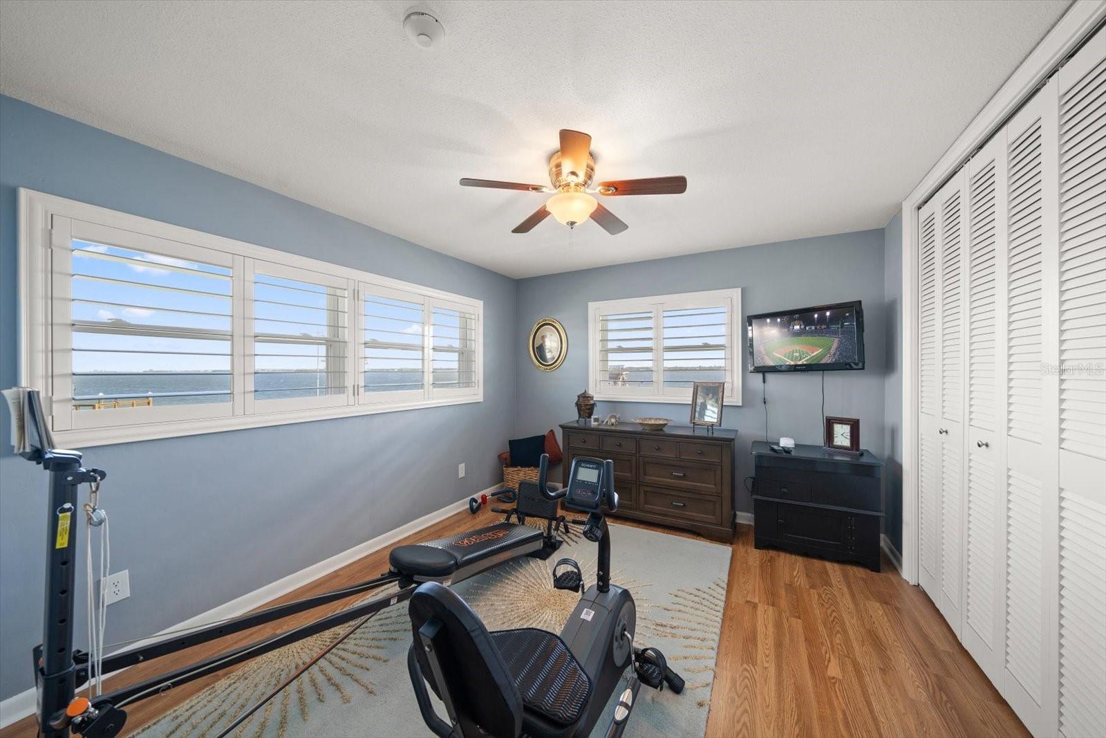 Image 21 of 30 For 615 Harbor Island