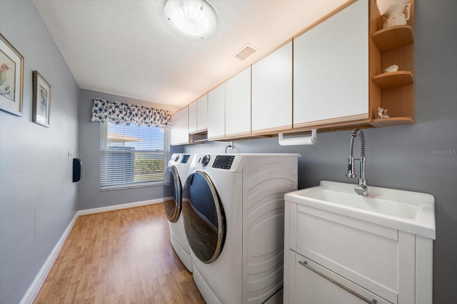 Image 22 of 30 For 615 Harbor Island