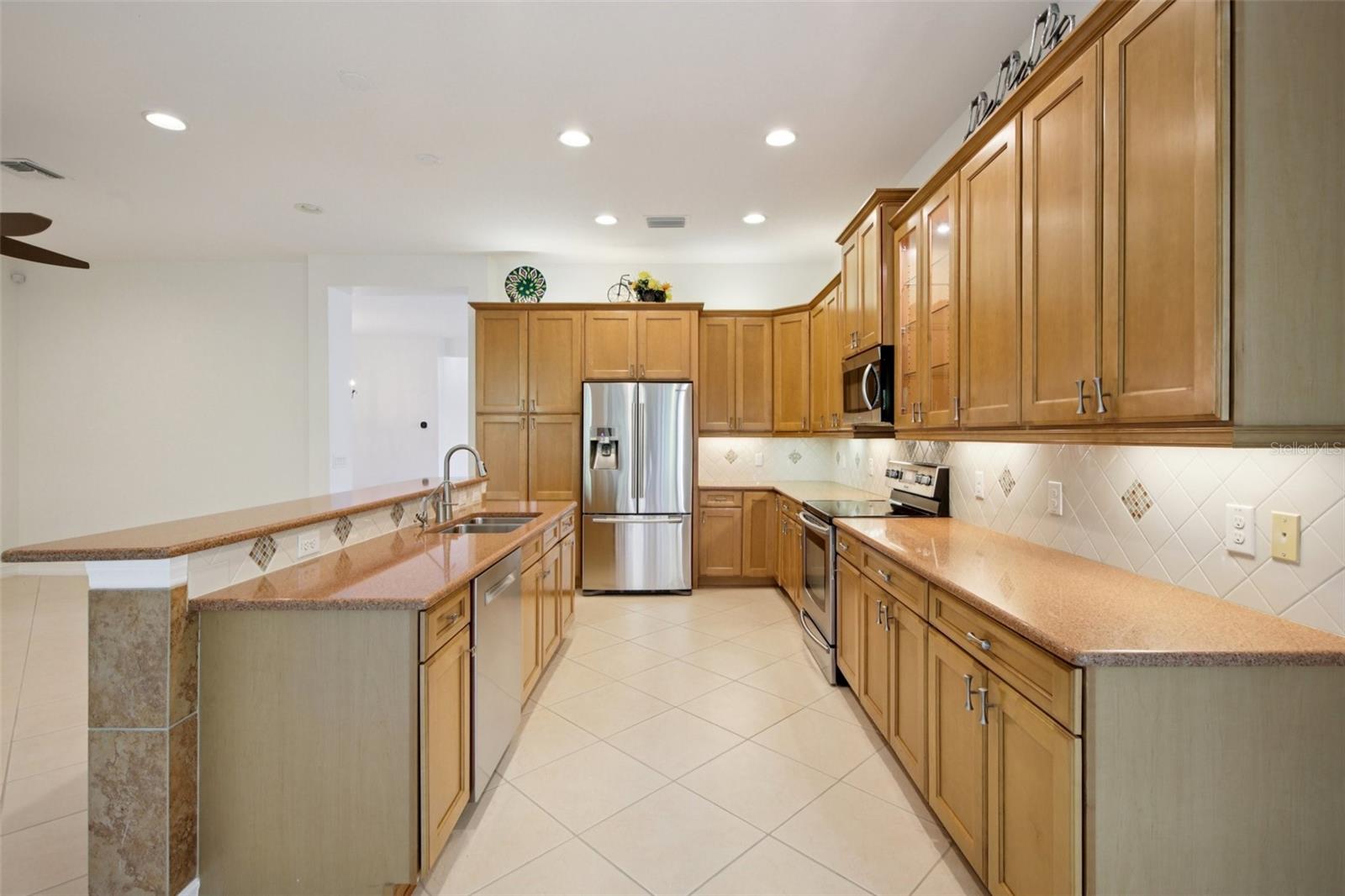 Image 14 of 53 For 5004 Sandy Brook Circle