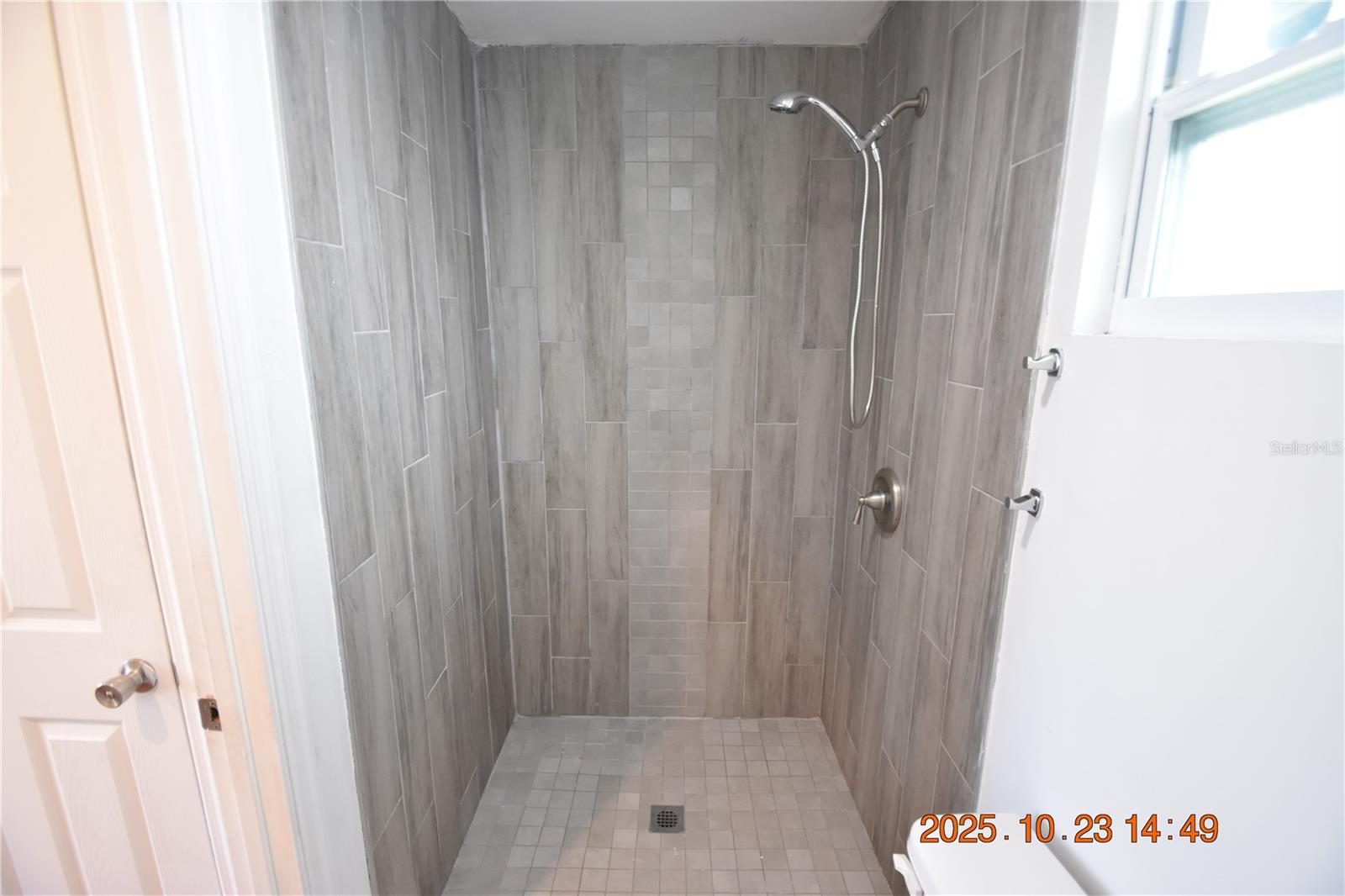 Image 13 of 16 For 4520 Burlington Avenue N Back