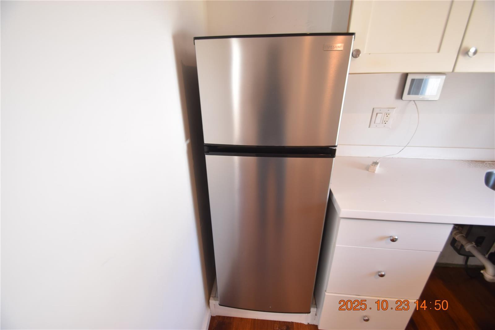 Image 16 of 16 For 4520 Burlington Avenue N Back