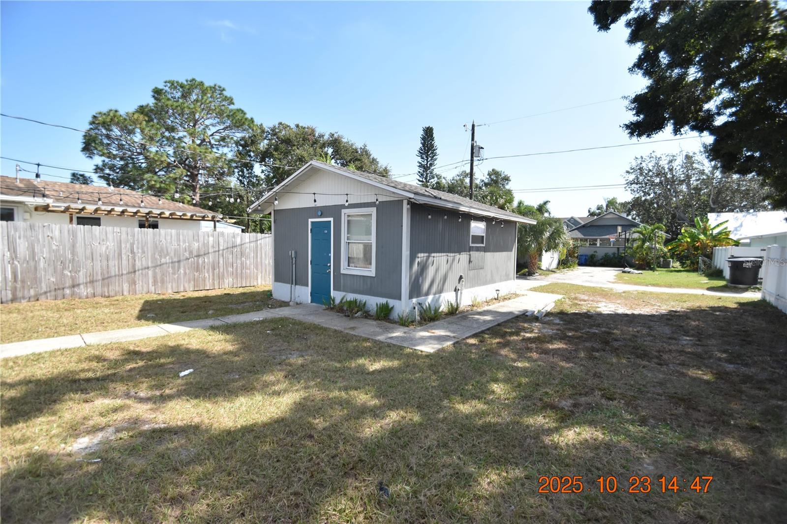 Image 3 of 16 For 4520 Burlington Avenue N Back