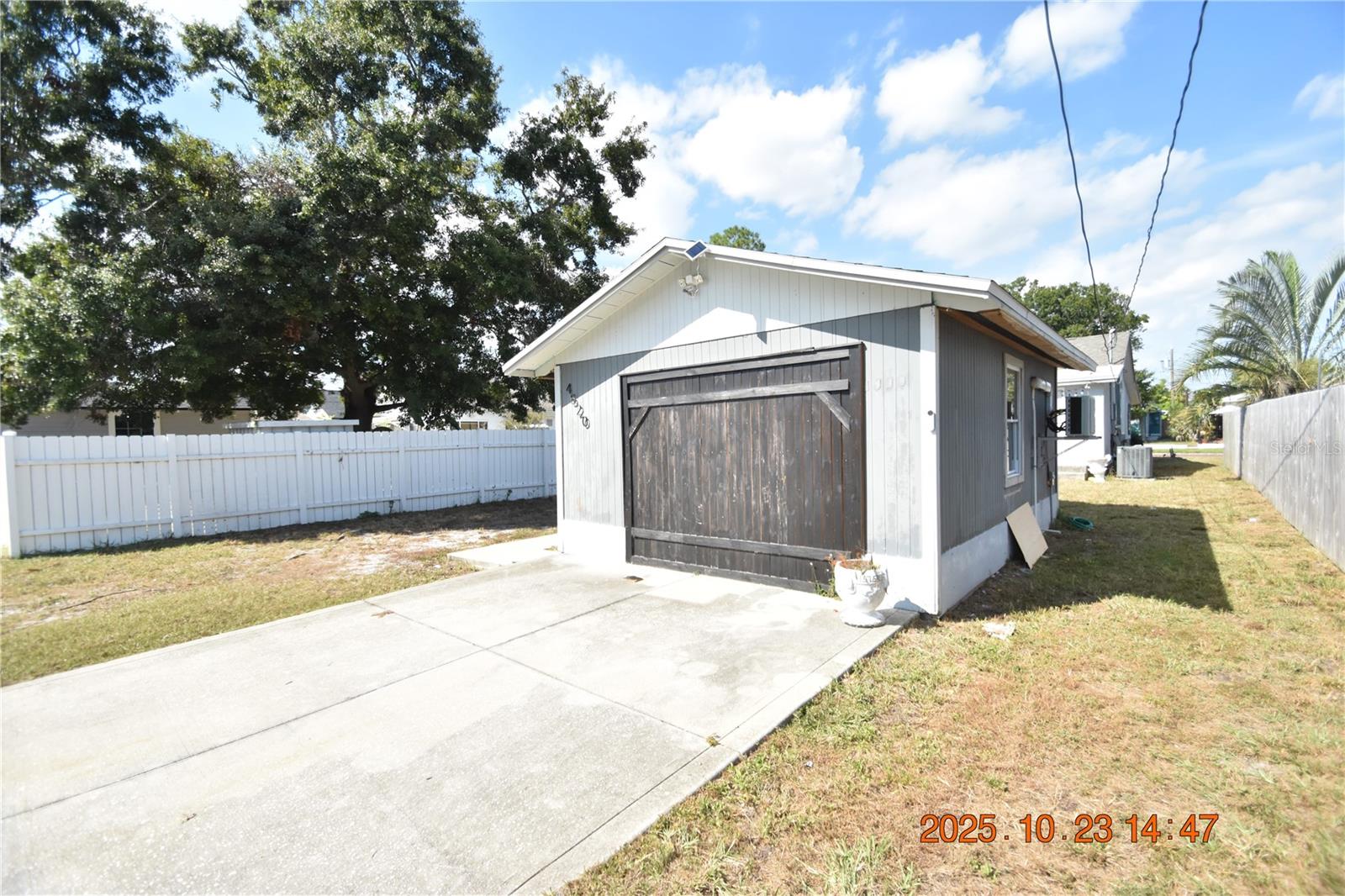 Image 6 of 16 For 4520 Burlington Avenue N Back