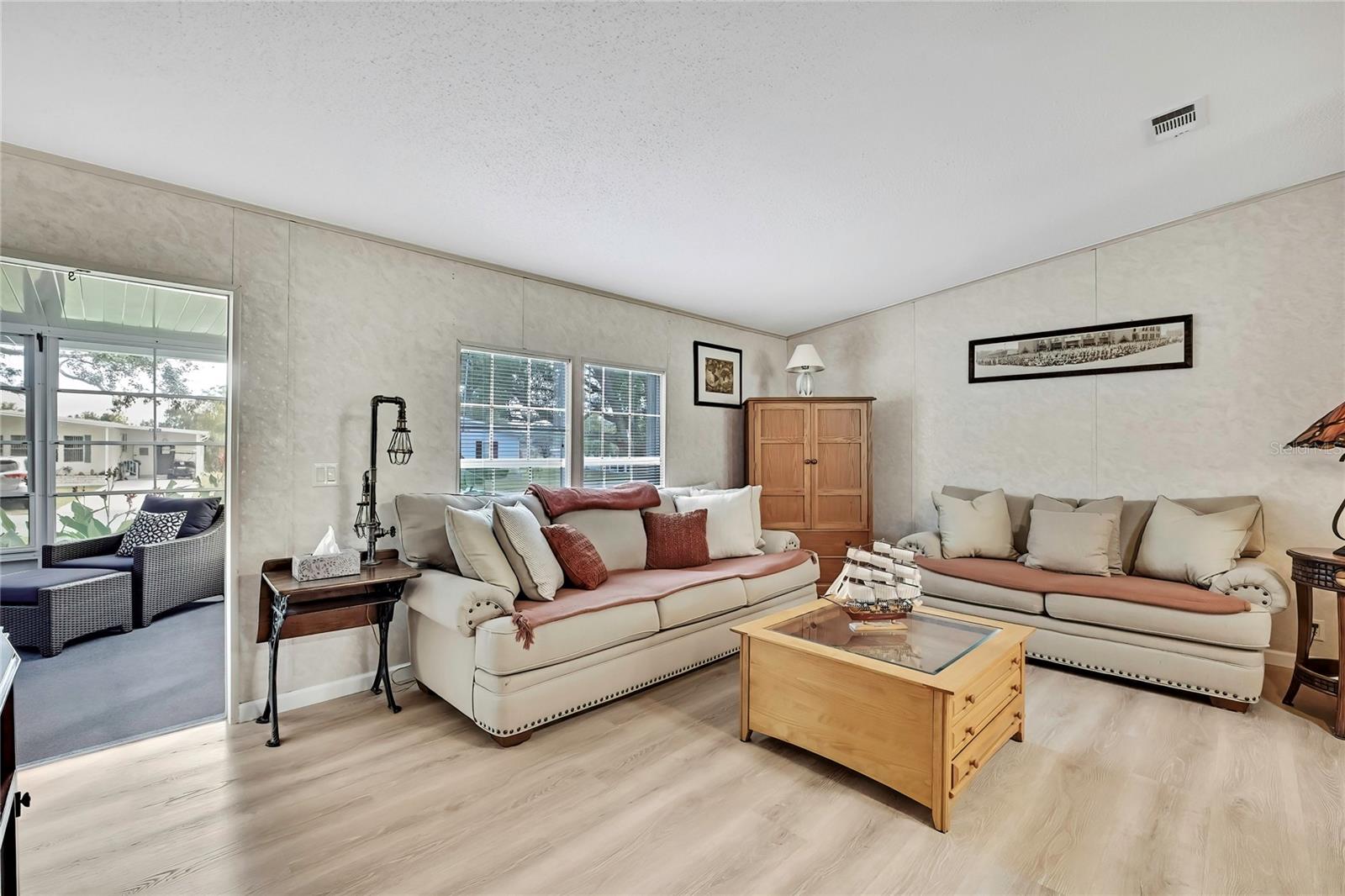 Image 2 of 44 For 12160 Sara  