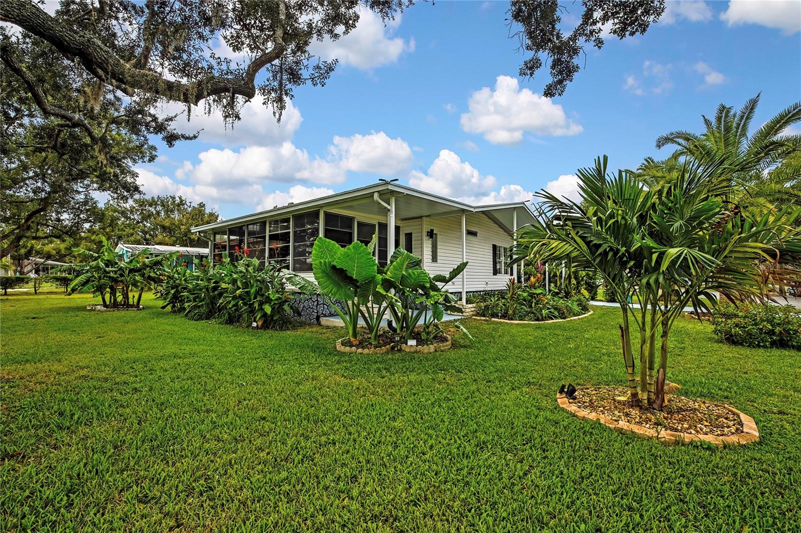 Image 34 of 44 For 12160 Sara  