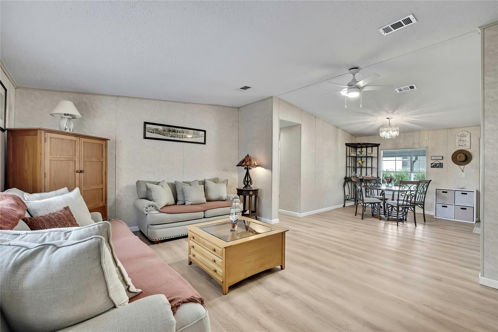 Image 4 of 44 For 12160 Sara  