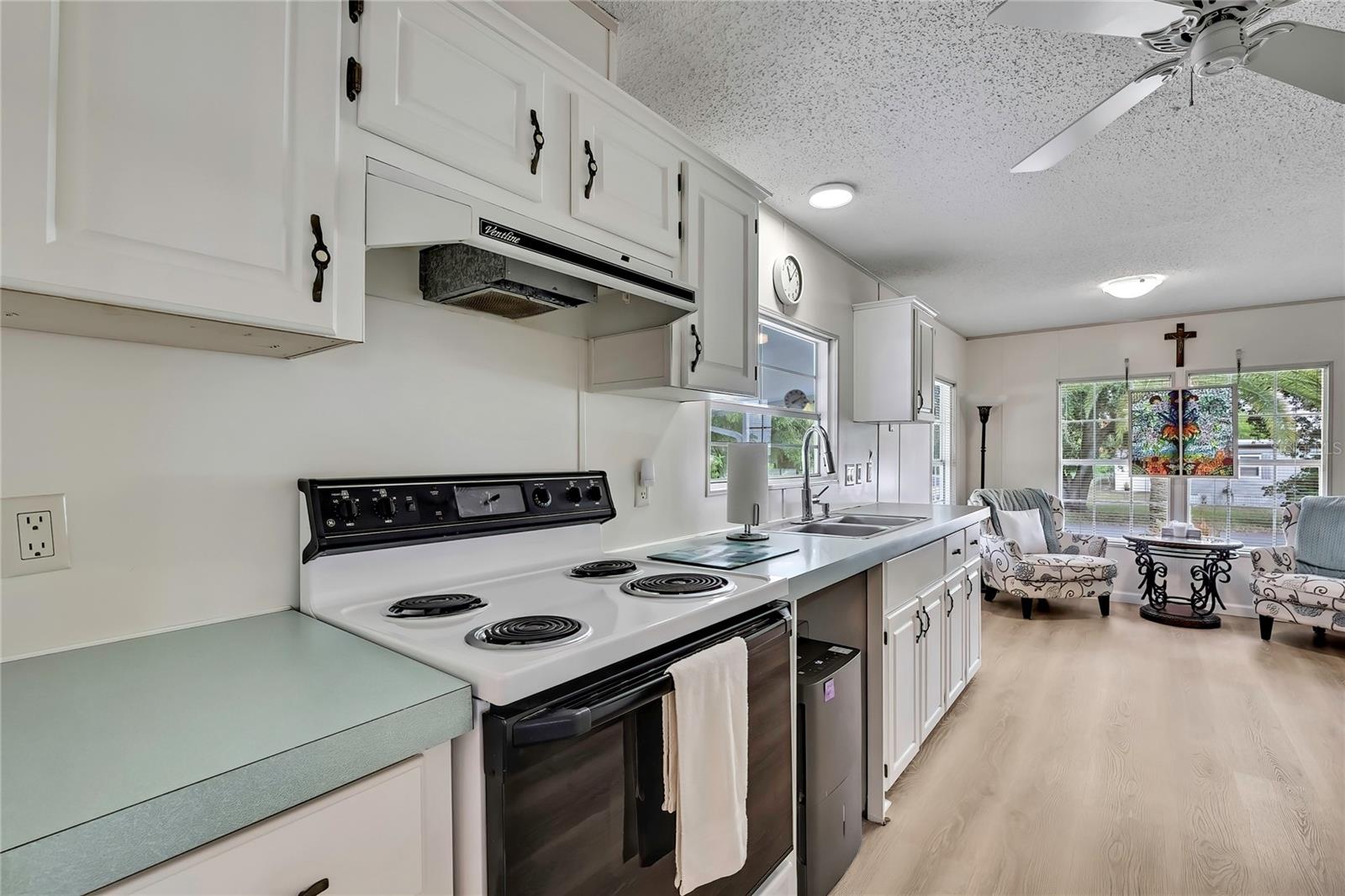 Image 5 of 44 For 12160 Sara  