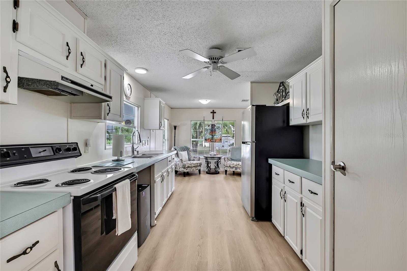 Image 6 of 44 For 12160 Sara  