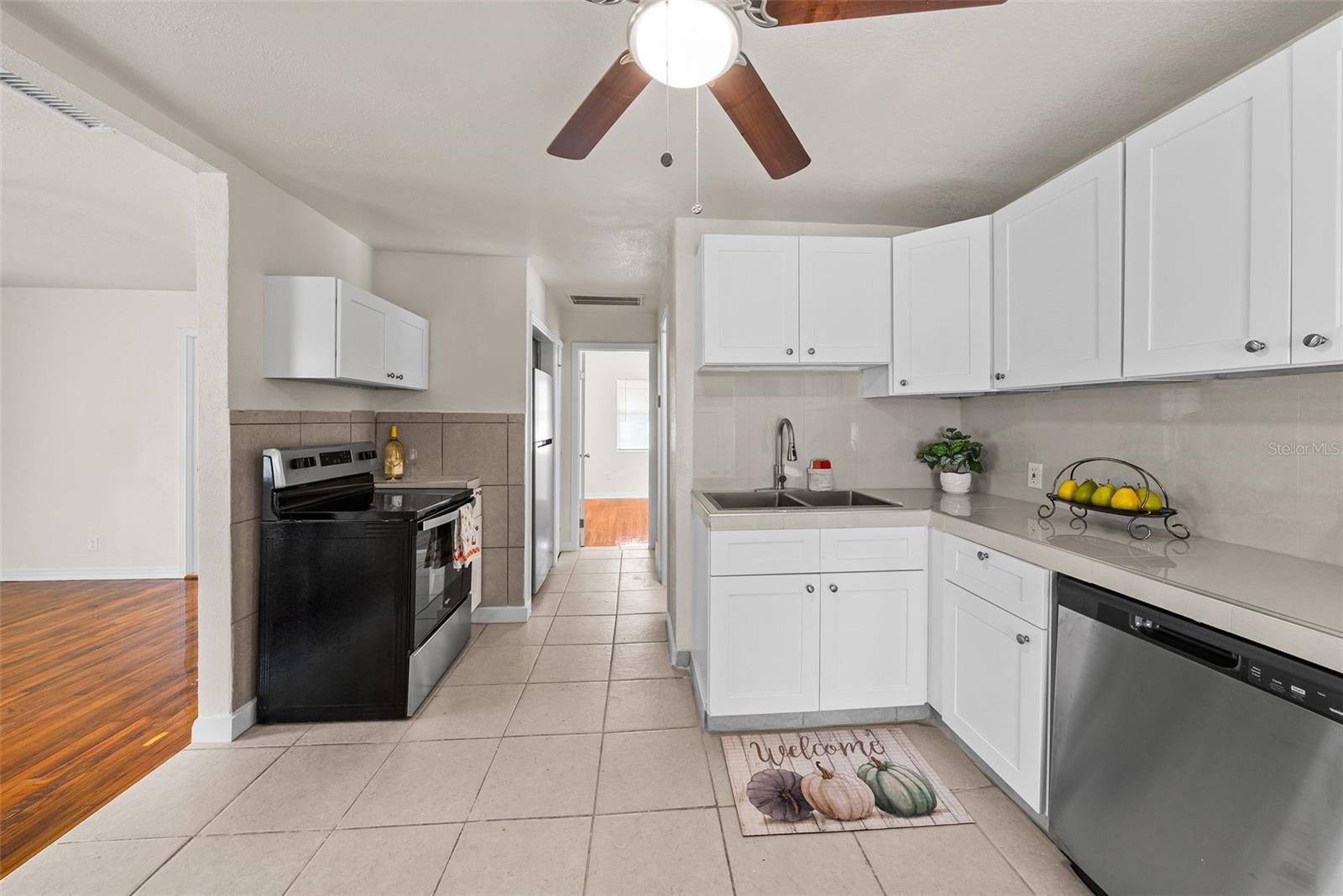 Image 12 of 27 For 4053 41st Ave N